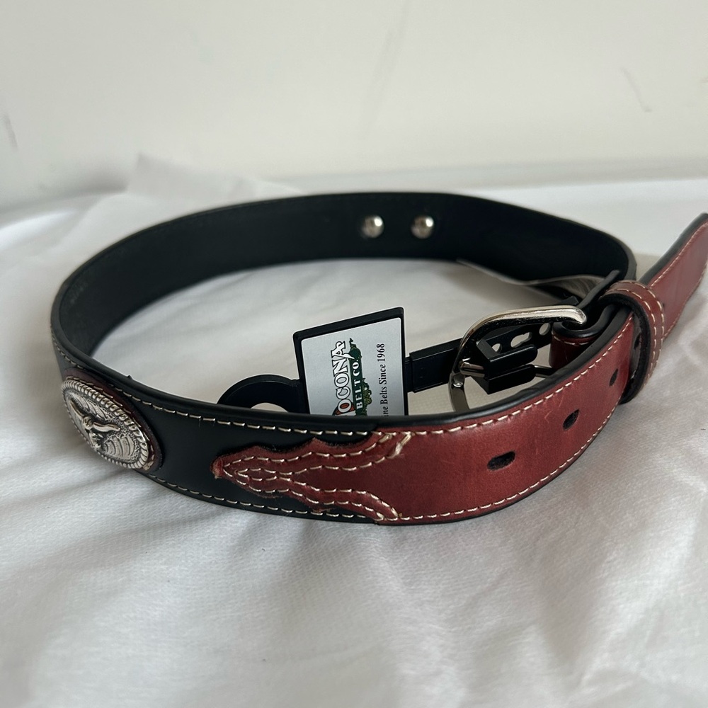 NWT- Boy’s Youth Brown and Black Longhorn Leather Belt with removable buckle. 24